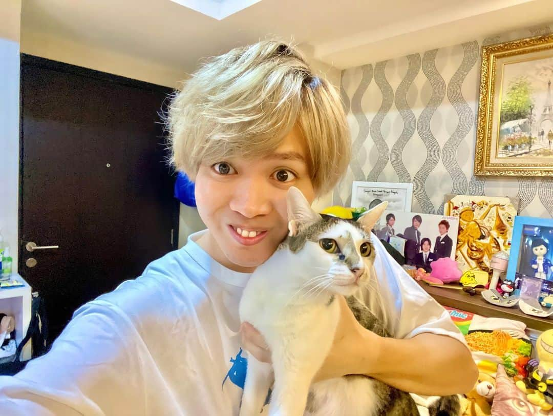 そこらへん元気さんのインスタグラム写真 - (そこらへん元気Instagram)「Potong rambut dan cat rambut di @nitaka.tokyo !! Gimana kalian rambut baru aku? Arigatooo for @nitaka.anggit @tk4tk4tk4tk4 🙏🏻  #nitakatokyo #salonjakarta」4月7日 21時28分 - official_genki