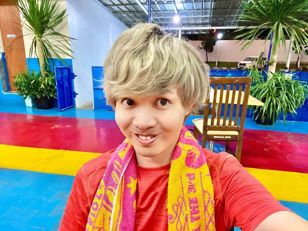 そこらへん元気さんのインスタグラム写真 - (そこらへん元気Instagram)「Potong rambut dan cat rambut di @nitaka.tokyo !! Gimana kalian rambut baru aku? Arigatooo for @nitaka.anggit @tk4tk4tk4tk4 🙏🏻  #nitakatokyo #salonjakarta」4月7日 21時28分 - official_genki