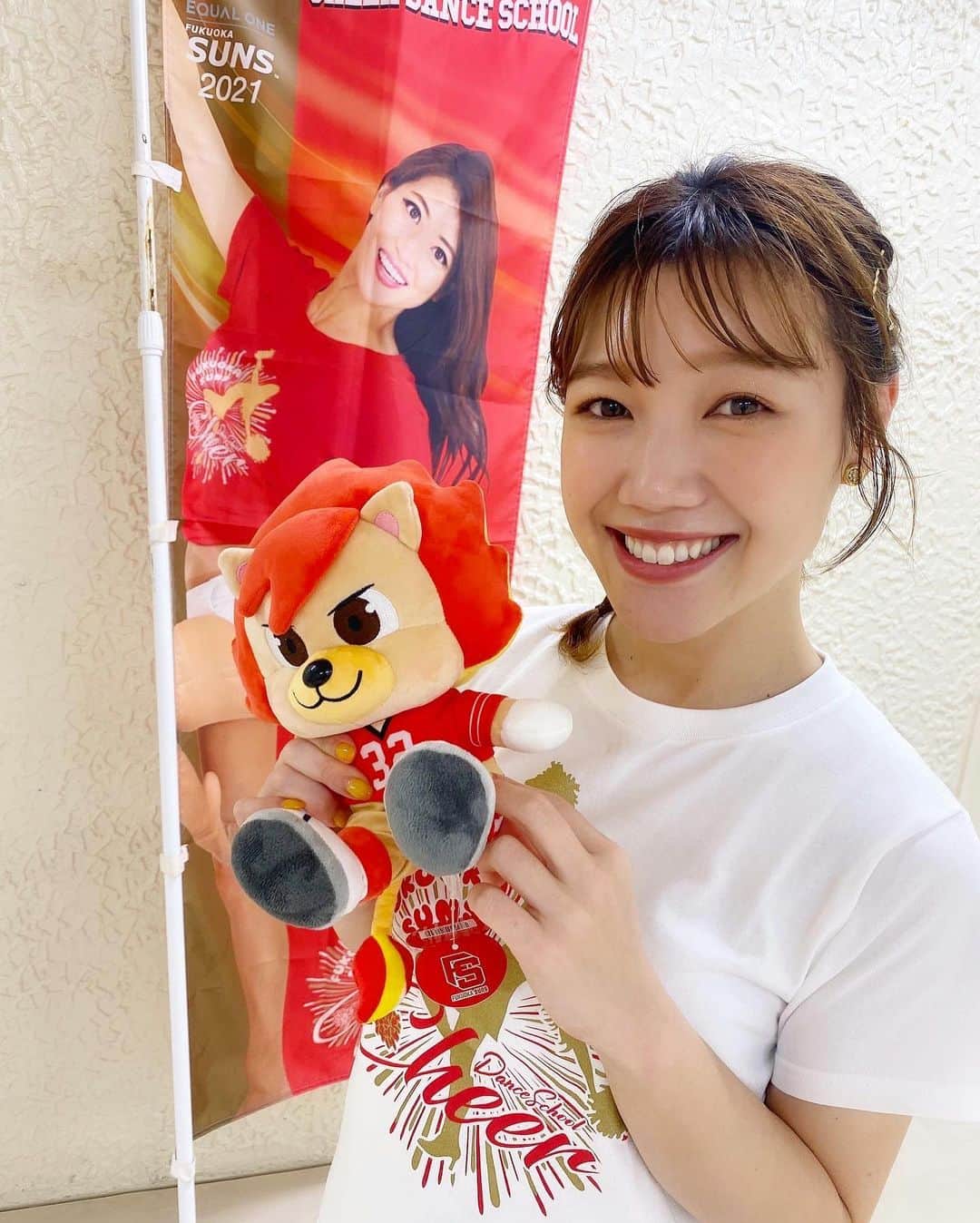 黒田りさのインスタグラム：「🏈 今日はJ:COMで放送中の「教えて！キラキラさん」ロケでした✨ 福岡のアメフトチーム福岡SUNSのチアリーダーの曽我小百合さんに、チアダンスの魅力を教えていただきました☺️🤍 放送は5月1日からです🌷 ぜひチェックしてください😆💘  #教えてキラキラさん#JCOM#福岡SUNS#アメリカンフットボール #チアリーダー#チアダンス」