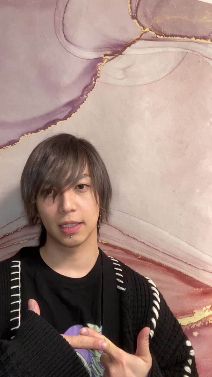 武瑠のインスタグラム：「センチメンタルワールズエンド電子版スタートしました それにしても 花粉症ひどい」
