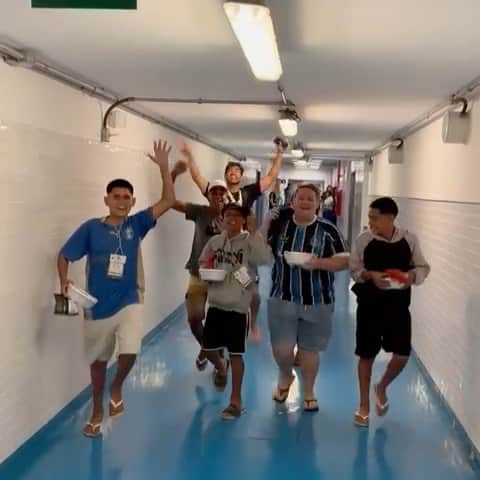 ルーカス・シウヴァ・ボルジェスのインスタグラム：「#Tbt Penta Campeão Gaúcho, arena dominada, saindo do vestiário e a base vem como?? 🏆🥇😂🇧🇼✋🏼」
