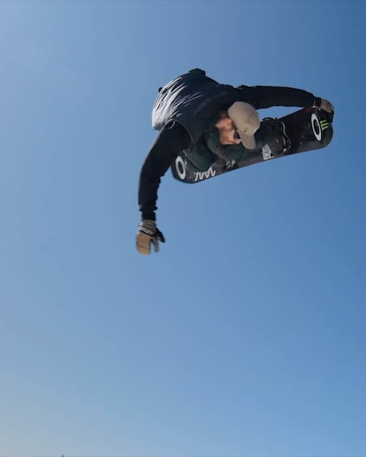 ステール・サンドベックのインスタグラム：「Another jump line from Oslo WinterPark 👉🏽 Full edit on Youtube📺  🎥: @snillebilder」