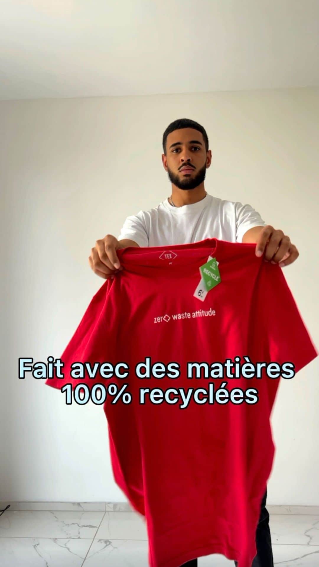 Carrefour Franceのインスタグラム：「Nos nouveaux t-shirts #Tex zéro waste sont fabriqués avec moins d'eau et moins d'émission de carbone ➡️ du style à petit prix et bon pour la planète 😎🤌  #carrefour #recyclage #teeshirt」