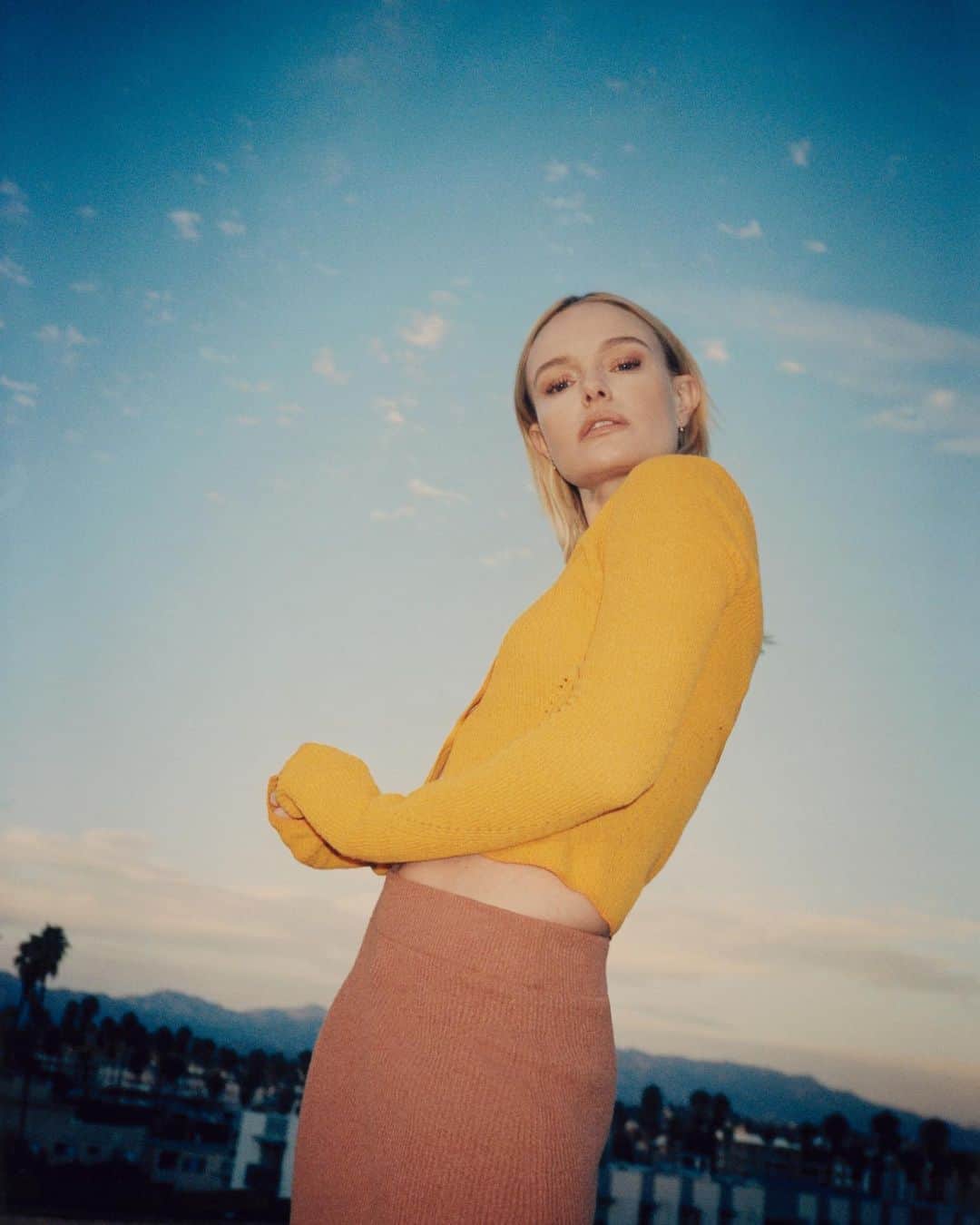 ケイト・ボスワースのインスタグラム：「The driving force is always toward growth, self-awareness, and a larger capacity for love. @ragandbone #rbphotoproject   Photography @andreaslaszlokonrath  Stylist @johnmarkcreative  Hair @bridgetbragerhair  Make up @kdeenihan」
