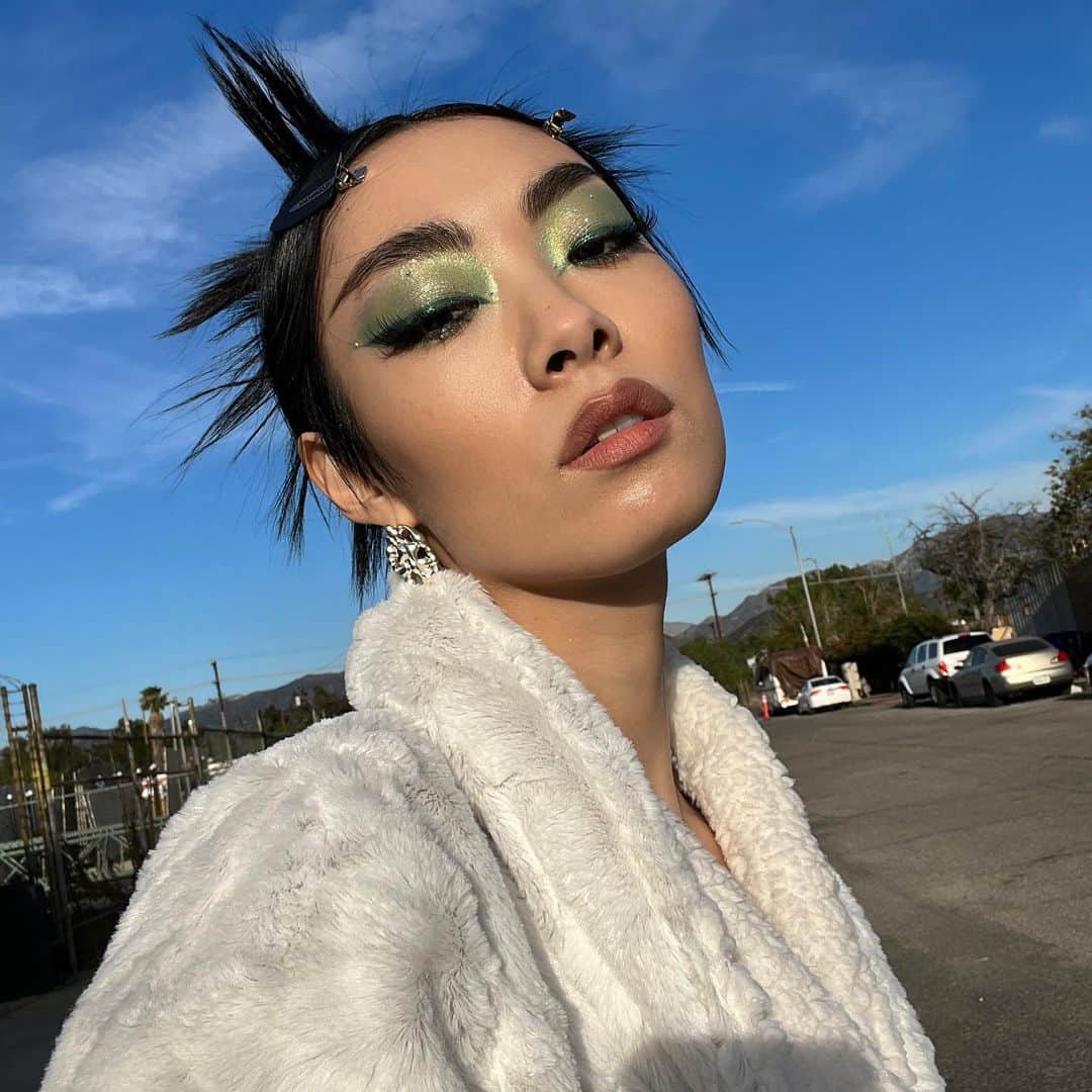 リナ・サワヤマのインスタグラム：「from 2020 CDG remix to 2022 !!! stream follow me 🔥🔥🔥🔥🔥 @pabllovittar」