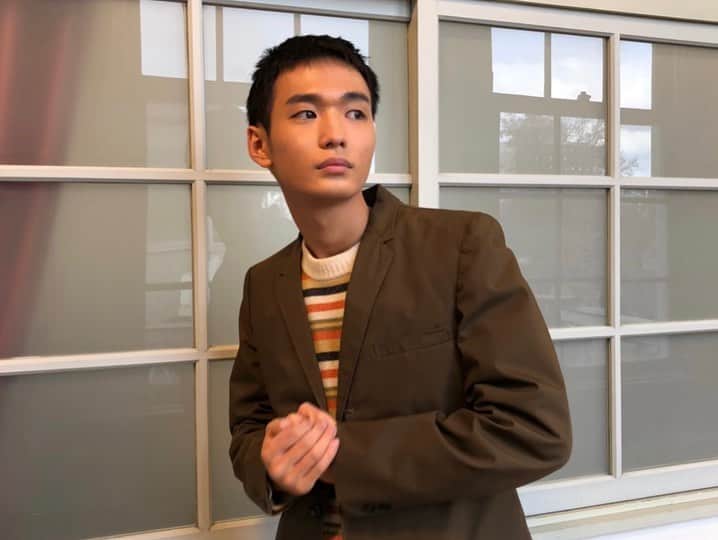 青木柚さんのインスタグラム写真 - (青木柚Instagram)「#カムカムエヴリバディ  最終回を迎えました  放送を観てくださった皆さん、ありがとうございました！  桃太郎の野球と恋、、おめでとう、  初回から、大事に大事に紡がれてきた家族の物語の一部に携わることができ、本当に幸せでした。  未だに色々な人の声で脳内再生される、「桃太郎、桃、桃ちゃん、（ももたろさん）」はどれも温かく、やさしい響きのまま残っています。  多くを築き上げてきた方々に囲まれての撮影は、自分にとって特別で、実りある経験になりました。  橘、雉真、大月家の面々や、大阪で出会ったキャスト スタッフの皆さんと、また同じ道を歩める日が来たらよいなあ  そして、稔さんの願いが、これからもずっと叶い続ける世界であって欲しいです  I love you all 記念日！」4月8日 13時38分 - yuzu_aoki_