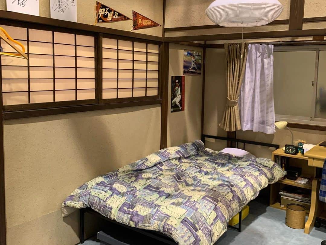 青木柚さんのインスタグラム写真 - (青木柚Instagram)「#カムカムエヴリバディ  最終回を迎えました  放送を観てくださった皆さん、ありがとうございました！  桃太郎の野球と恋、、おめでとう、  初回から、大事に大事に紡がれてきた家族の物語の一部に携わることができ、本当に幸せでした。  未だに色々な人の声で脳内再生される、「桃太郎、桃、桃ちゃん、（ももたろさん）」はどれも温かく、やさしい響きのまま残っています。  多くを築き上げてきた方々に囲まれての撮影は、自分にとって特別で、実りある経験になりました。  橘、雉真、大月家の面々や、大阪で出会ったキャスト スタッフの皆さんと、また同じ道を歩める日が来たらよいなあ  そして、稔さんの願いが、これからもずっと叶い続ける世界であって欲しいです  I love you all 記念日！」4月8日 13時38分 - yuzu_aoki_