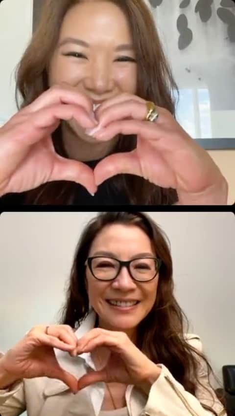 のインスタグラム：「STILL SHOOK. This conversation is what AAGC was built for. So many nuggets of wisdom, joy, and compassion from the legend herself @michelleyeoh_official. Halfway through the live I literally threw my notes to the floor as I just listened to her speak and throw knowledge down. Michelle is the truest example of what reciprocity is all about. We are nothing if we are not able to give back to others and continue the circle of the everything bagel. Be kind. Don’t be afraid. Thank you Michelle for taking the time to speak with us today. 🦋🌭 @everythingeverywheremovie is out in theaters everywhere tomorrow! Go watch and support this incredible film. @a24 @asianamericangirlclub」