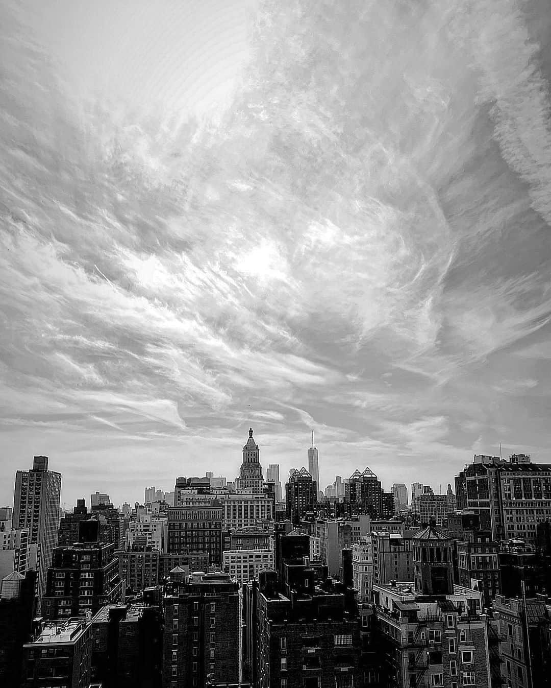 サッシャ・ロイズさんのインスタグラム写真 - (サッシャ・ロイズInstagram)「NYC Noir 🖤」4月8日 8時35分 - mrsasharoiz