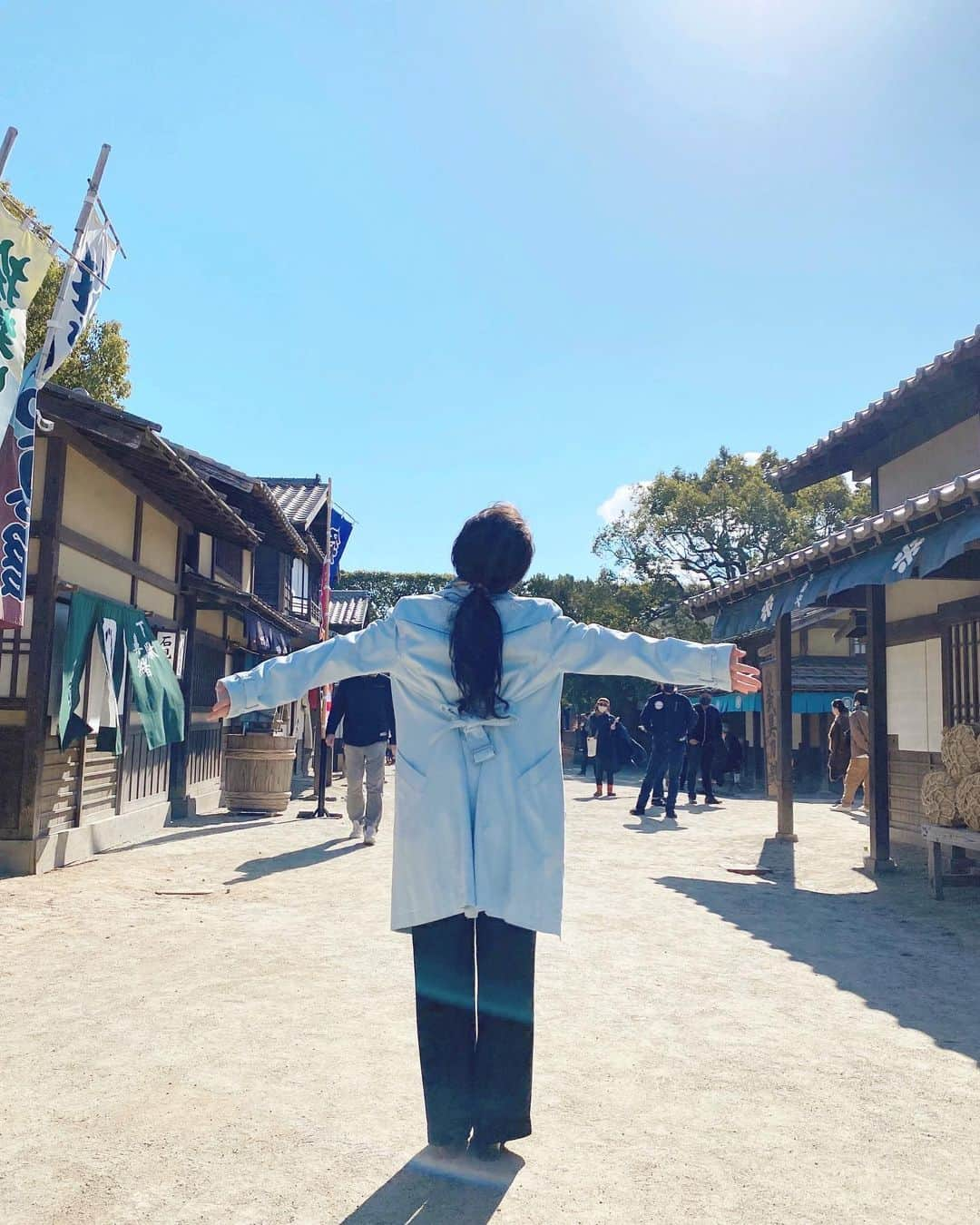 川栄李奈さんのインスタグラム写真 - (川栄李奈Instagram)「On the Sunny Side of the Street  ひなたの道を歩けばきっと人生は輝くよ  #カムカムエヴリバディ  最終回 ありがとうございました♡」4月8日 9時07分 - rina_kawaei.official