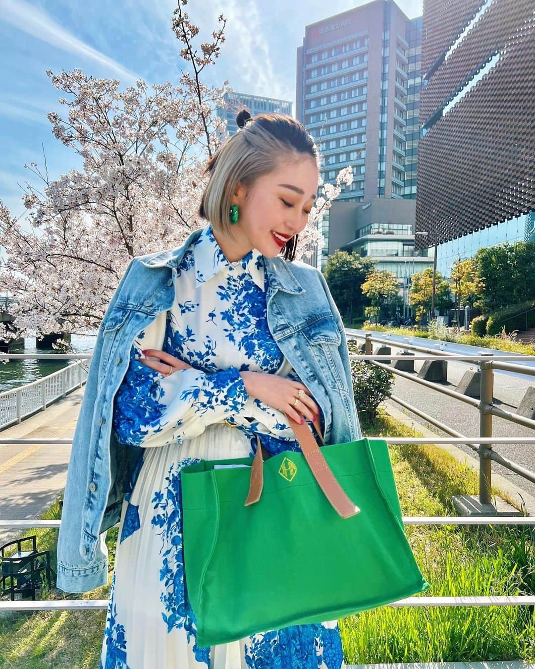 のインスタグラム：「🌸🌸🌸 1泊のお泊まりにぴったりなbag💚 @jnhearts  たくさん入るからめちゃくちゃ愛用してます💚🌸 #bag#jnhearts  #ootd#outfit#fashion」