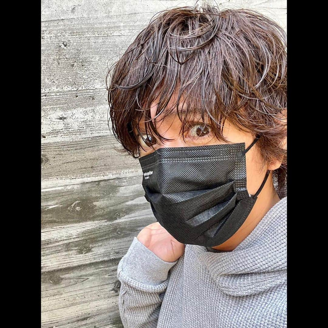 木村拓哉さんのインスタグラム写真 - (木村拓哉Instagram)「⁡ ⁡ ⁡ 「あったかいですねぇ〜！ 今日は少し少な目の7800歩。 では、撮影に行って来ます‼︎」 ⁡ PEACE‼︎ ⁡ STAYSAFE! ⁡ 拓哉 #木村拓哉#TakuyaKimura」4月8日 11時56分 - takuya.kimura_tak