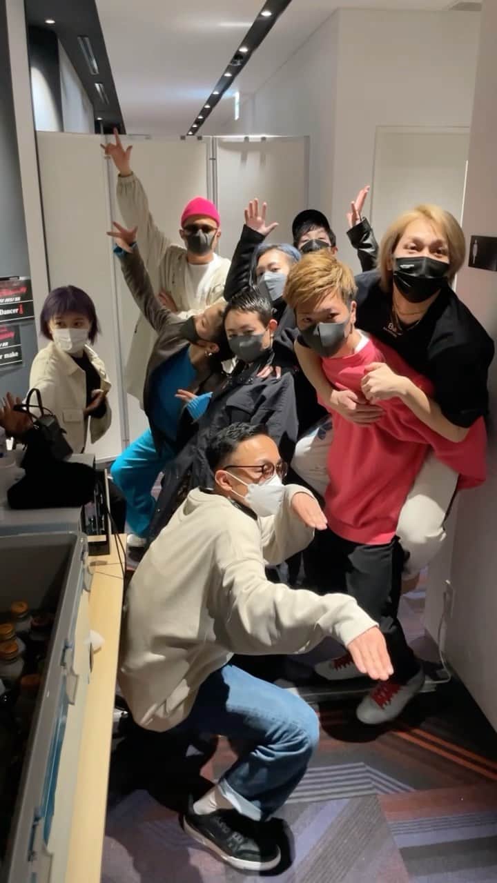 のインスタグラム：「@a.you さん24周年おめでとうございます🎊🎊  これからも爆走して行くその背中に着いていきます🔥  #ayu24thanniversary」