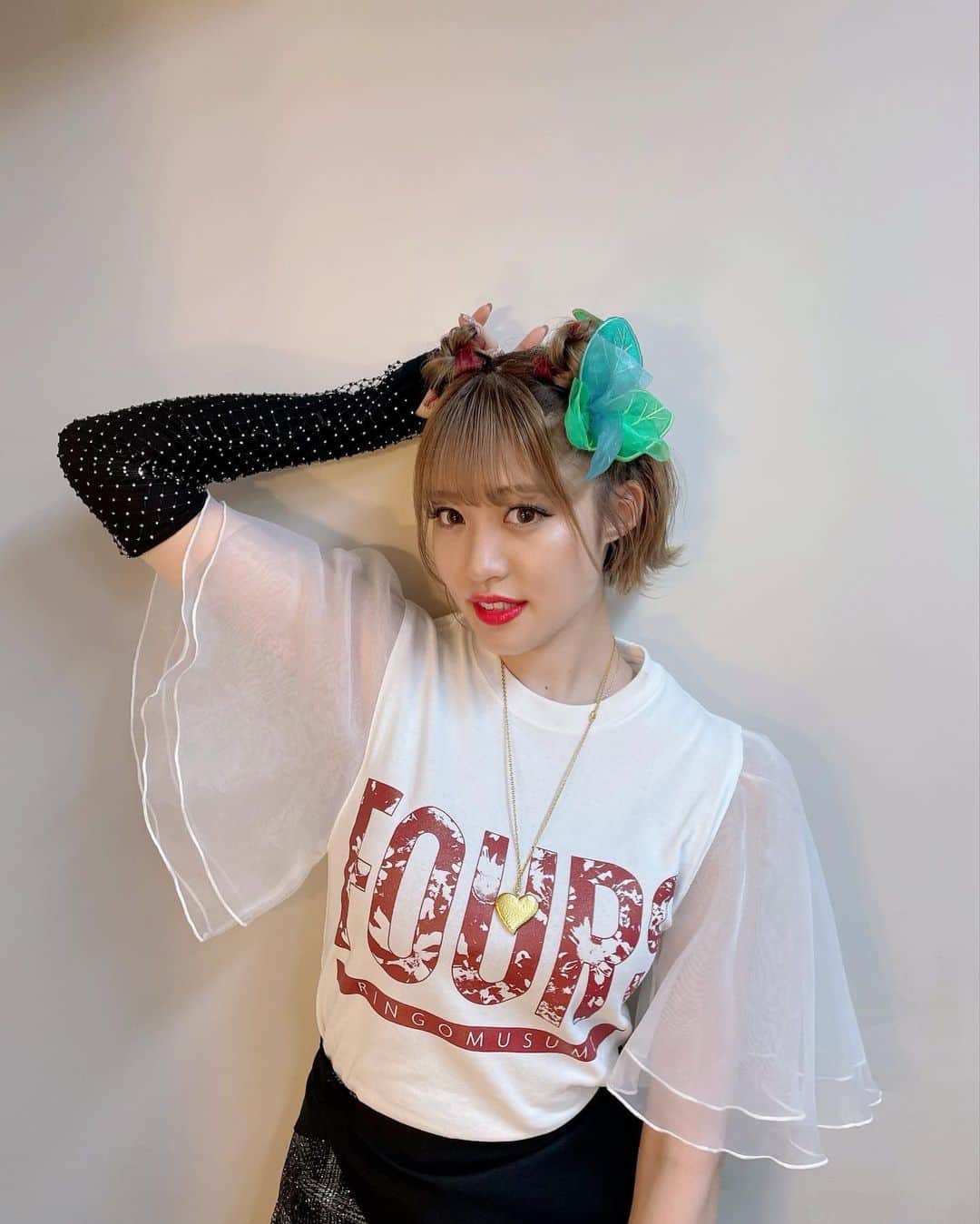 のインスタグラム：「24🌹🤍  今日で24に！！ 23歳携わってくれた皆さんに感謝と、24歳もよろしくお願いします🫡💚 今日はバースデーらしいことはできてないけど、青森に帰ってこれたし、大切なfarmerと大切な友達、家族にたくさんお祝いメッセージをもらってありがたいのぉ🫶 23歳は正直たくさん泣いた1年だった！！ だから24歳は信じられないくらい笑って毎日過ごすって決めました！ 自分の人生だからね！自分のやりたいように、自分で自分の人生を最高のものにしなくちゃ！！  みんなの愛あるメッセージ、全部読んだよありがとう🌈  まだまだバタバタが続いているけど、みんなと繋がっていられるように色々と相談中だから待っててね🧚💫  せめていこーぜ！守りはごめんだ！  #mybirthday #24歳 #ourin #happy」