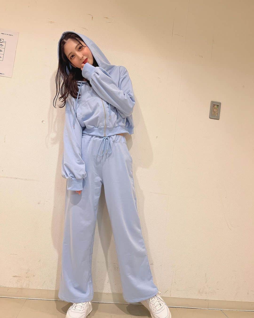 松岡菜摘のインスタグラム：「. . ツアー初日！ さーーいこうでした🥺 . 次は渋谷！たのしみだ .」