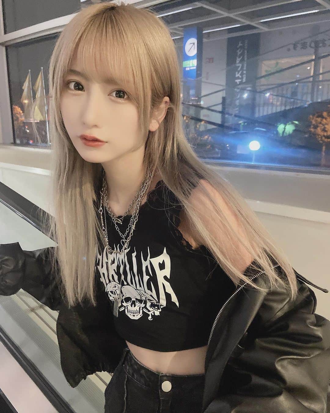 うみのういのインスタグラム：「最近化粧するのめんどすぎてファンデとアイシャドウだけ〜てか服全身SHEINやん」