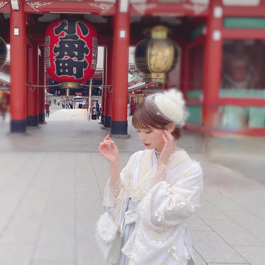 米倉みゆさんのインスタグラム写真 - (米倉みゆInstagram)「4/10(日)上野で500円で入れるイベントやります💖会いに来てね🥰 · 上野スカイスタジオ studio-ueno.tokyo 入場料500円 17:30～19:00 何時に来ても🆗予約不要🤝 衣装は私服です❗️ · 🌟ファンとの交流イベント🌟 ツーショットチェキ(サイン付)1500円 写メ1500円 30秒ピン写真撮り放題2000円 20秒動画撮影2000円 ランダムチェキ500円 2倍サイズワイドチェキ2500円(オススメ💕) 踏みチェキ2000円 写真集 Polaris☆、もぐもぐする米倉数冊だけ持ち込みます🔥早い者勝ち🔥 · · · · 普段なかなか会えない人たちとも 会えたらいいなー！☺️✨ 500円で会えるイベントはなかなかないので、よかったら気軽に足を運んで貰えたら嬉しいです💯 · 質問などありましたら、コメント欄もしくはDM送ってくださいー！ · · · · · #浅草 #浅草着物レンタル #浅草デート #浅草寺 #浅草着物 #浅草観光 #浅草レース袴 #浅草袴レンタル #袴レンタル #袴ヘア #卒業式ヘア #着物ヘア #着物レンタル #着物コーディネート #着物デート #着物コーデ #可愛い女の子 #かわいい女の子 #ショートヘア #ショートヘアアレンジ #ショートカット #ショートカット女子 #綺麗なお姉さん #美女図鑑 #美人 #ホワイトコーデ #japan #japanesegirl #asakusa #trip」4月8日 22時21分 - yone__miyu630