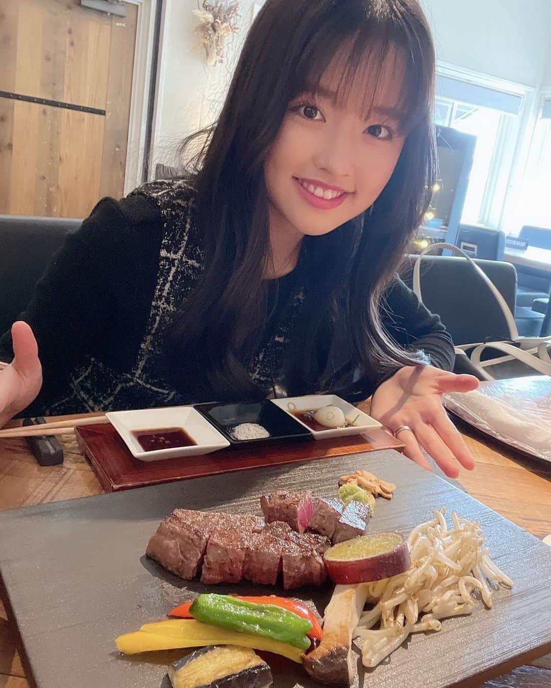 りりさんのインスタグラム写真 - (りりInstagram)「じいじが連れてってくれたよ♡！♡！ はぁ〜🥴🥴 美味しかった〜🥴🥴🥴🥴♡  #showroom #おりりroom #jmix #ジェイミックス #model #モデル #jc3 #りりり」4月8日 23時07分 - riiiiiriiii0308