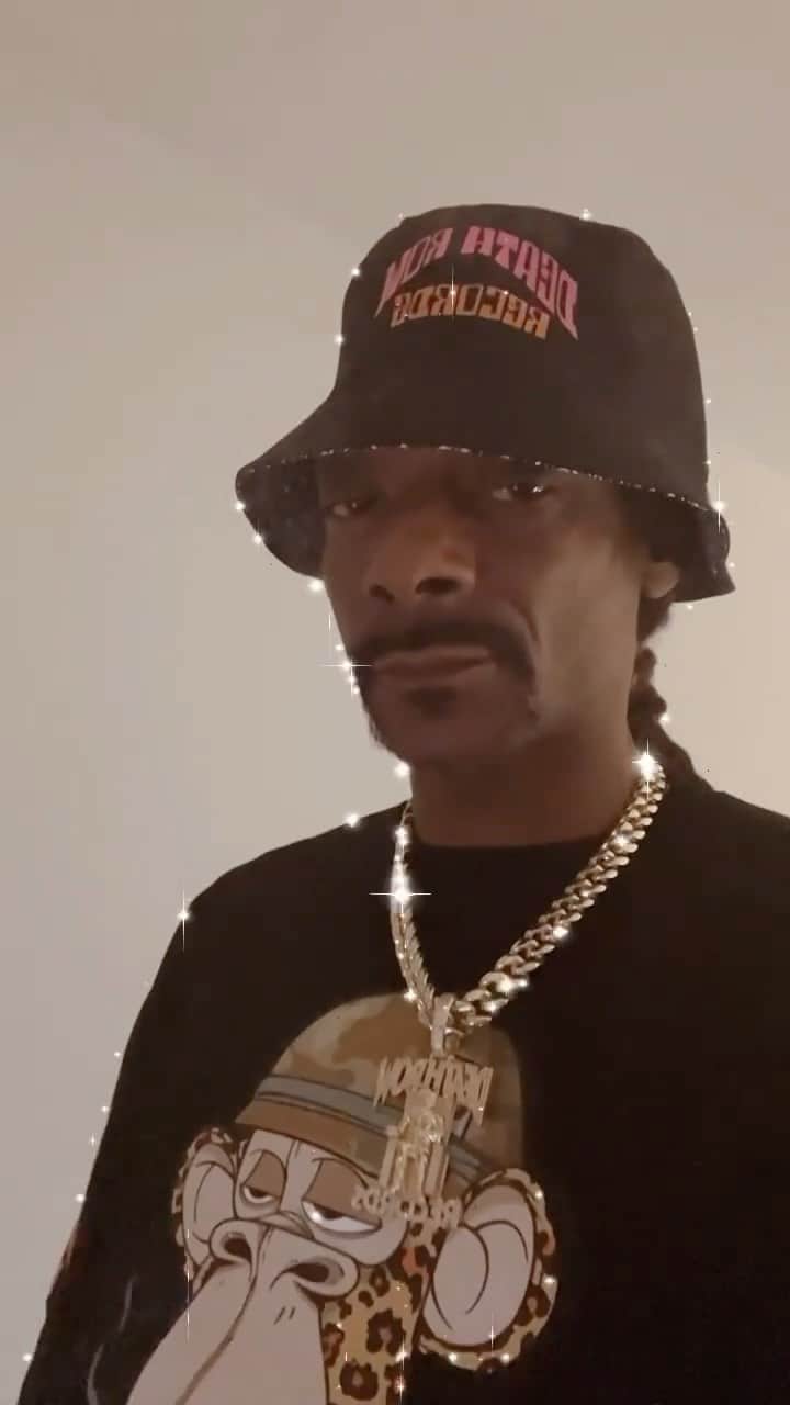 Crooks & Castlesのインスタグラム：「@snoopdogg in the @deathrowrecords ✖️Dr. Bombay NFT Drop 🔥  AVAILABLE NOW ➡️ @crooksncastles   @snoopysclothing  @whiteboykev82  @heyjasmin   #snoopdogg #nft #deathrowrecords #bodr #crooksncastles #crooksandcastles #crooks #cantstopthecrooks #therulingelite #troublemakers #streetwear #streetstyle #nft  #boredapeyc #boredapeyachtclub」