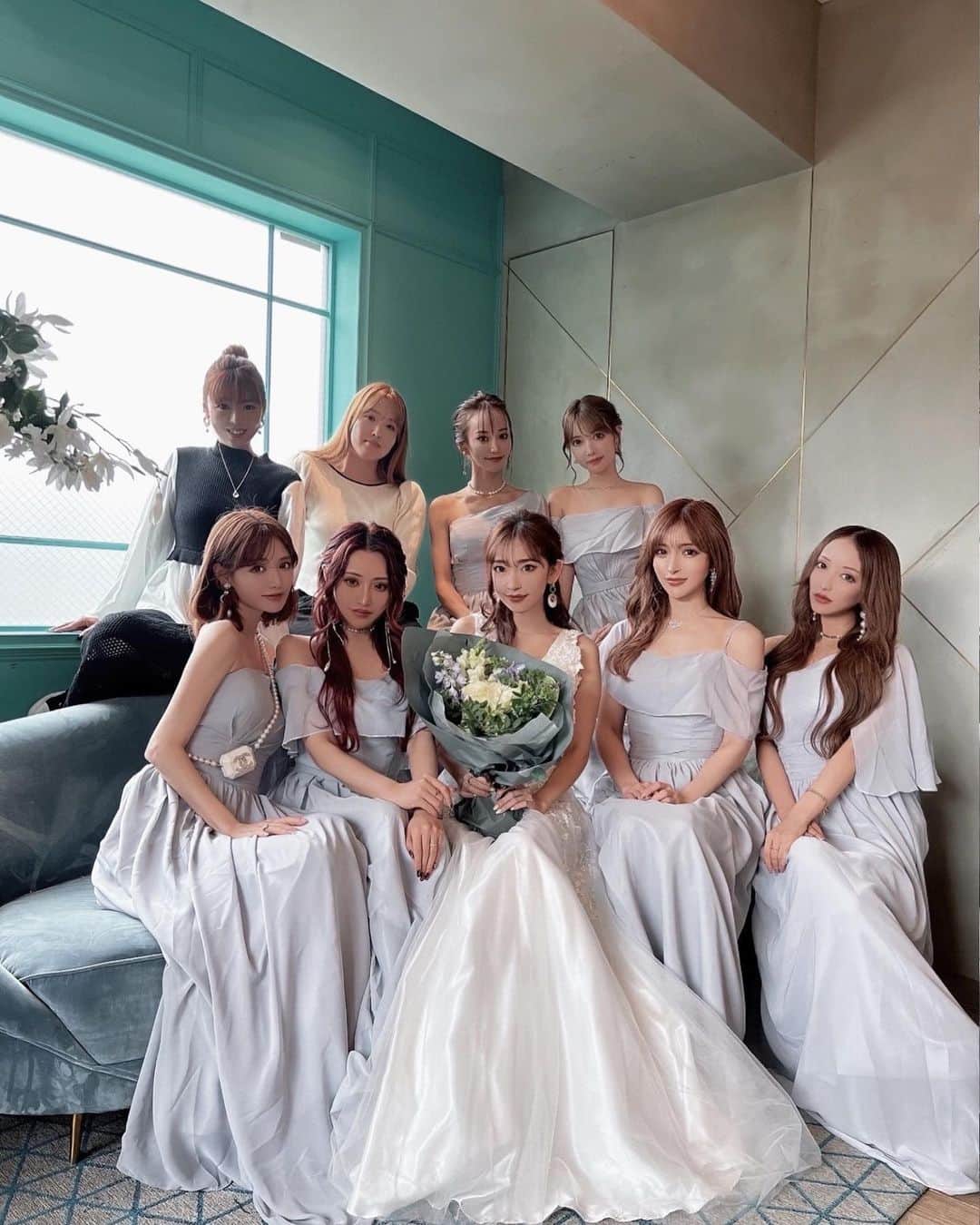 小原優花のインスタグラム：「💙かなえちゃん💐WEDDING PARTY💍💙  ご結婚おめでとうございます！！！🥹💓  かなえちゃんとは姉ageha加入前からのご縁で、ずっと綺麗で優しくて芯の通った尊敬する先輩でもあり、今では大好きな親友でもあるかけがえのない存在です👩‍❤️‍👩💕  そんなかなえちゃんが、、ついに幸せな花嫁さんに👰‍♀️😭💓💓💓 素敵な旦那様と世界一、宇宙一、お幸せになってください！！😍😍✨  ウェディングPartyはかなえちゃんの好きなブルーのカラーでブライズメイドしました🌼♡  @juli_sasa さんのオーダーメイドのケーキ、めちゃくちゃ可愛いかったです🤤🎂💘💘  また落ち着いたら旅行とか行きたいです！🙈💕」