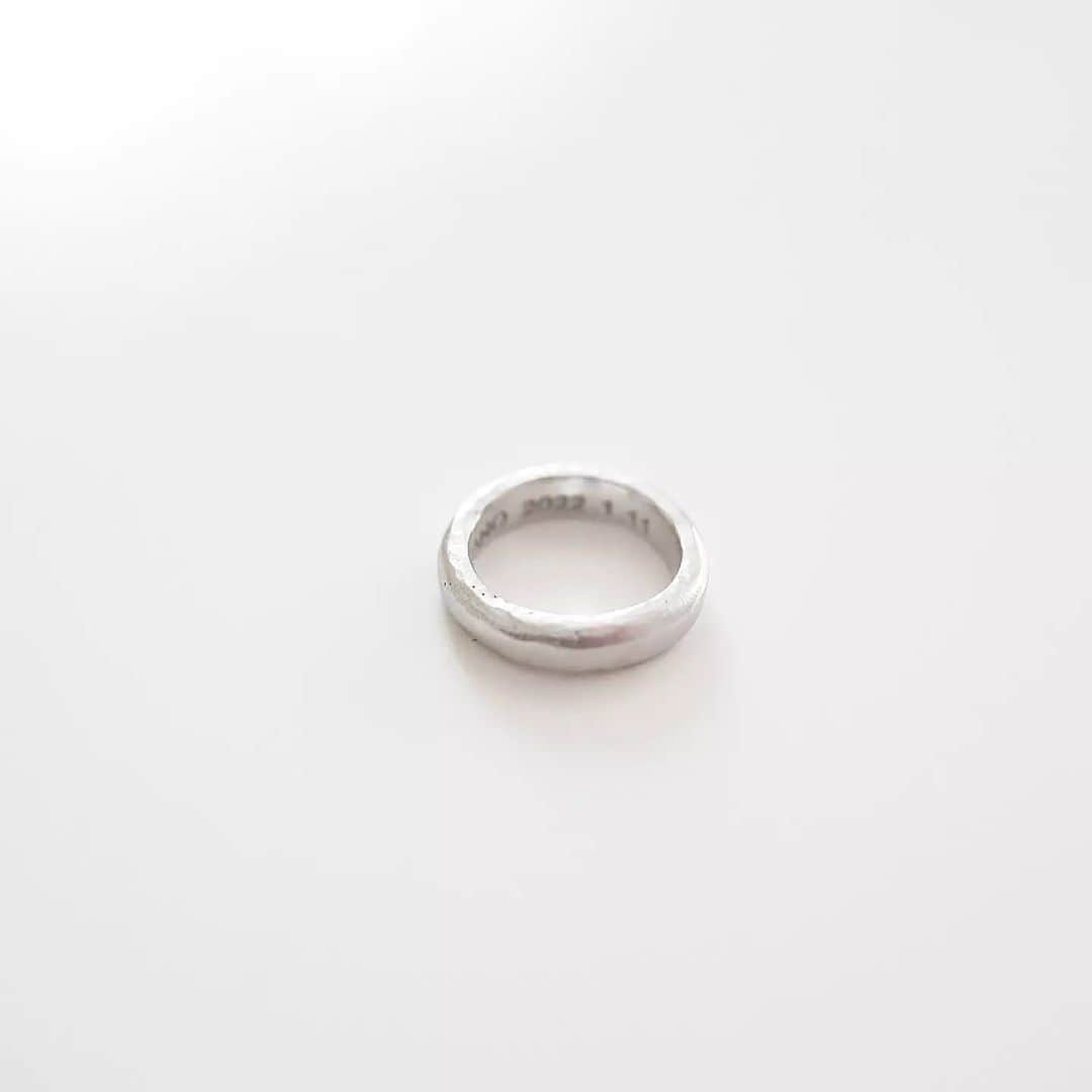joueri accessory by Eri Sato(@satoeri626)のインスタグラム：「baby ring · 以前作ったお兄ちゃんの分も一緒にboxに。 · · #joueri#アクセサリー#シルバー#silver950#リング#彫金#ベビーリング#リング#指輪#fashion#ootd#outfit#code#coordinate#style#ファッション#locari#カジュアル#お洒落さんと繋がりたい」