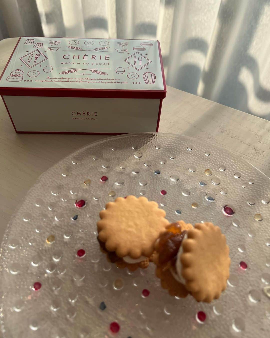 山下莉奈さんのインスタグラム写真 - (山下莉奈Instagram)「マロングラッセ🍪☺️💕  5秒で売り切れるという　@kanaesweets のビスキュイ✨  ゴロゴロのマロンが美味しかった！思ったよりあっさり✨  #cherie #ビスキュイ」4月8日 17時08分 - rinayamashita