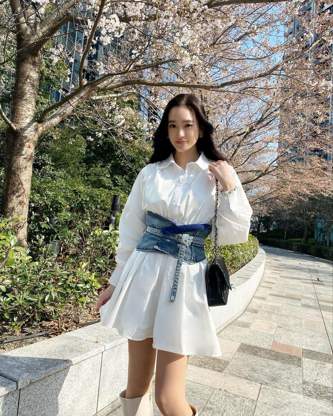 太田麻美さんのインスタグラム写真 - (太田麻美Instagram)「🌸🌸🌸  👗👢 @darich_official  #fashion #outfit #ootd #spring #springfashion #darich #code #春 #桜 #ダーリッチ #シャツワンピース #コルセット #春服 #コーデ」4月8日 17時55分 - asami0523