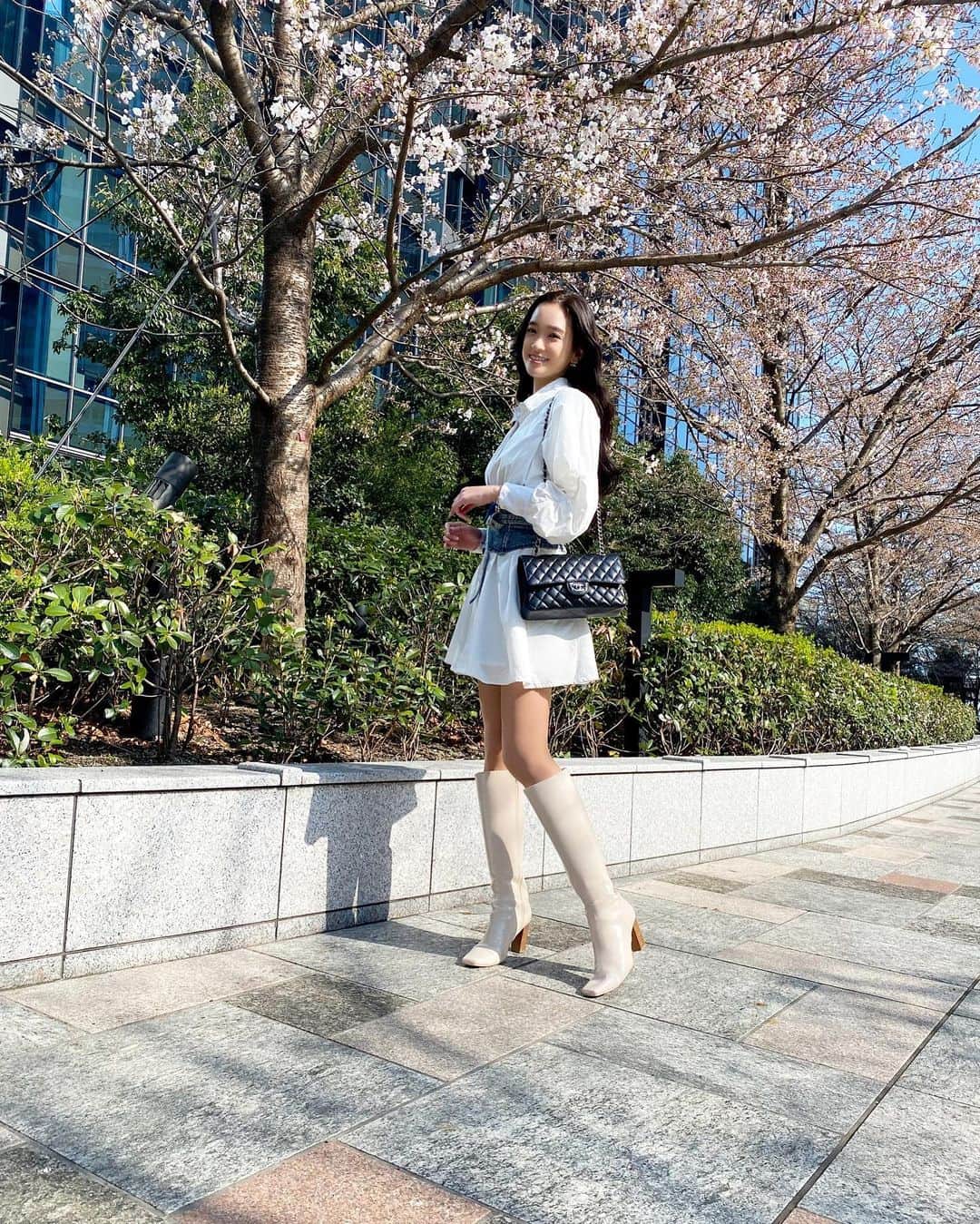 太田麻美さんのインスタグラム写真 - (太田麻美Instagram)「🌸🌸🌸  👗👢 @darich_official  #fashion #outfit #ootd #spring #springfashion #darich #code #春 #桜 #ダーリッチ #シャツワンピース #コルセット #春服 #コーデ」4月8日 17時55分 - asami0523