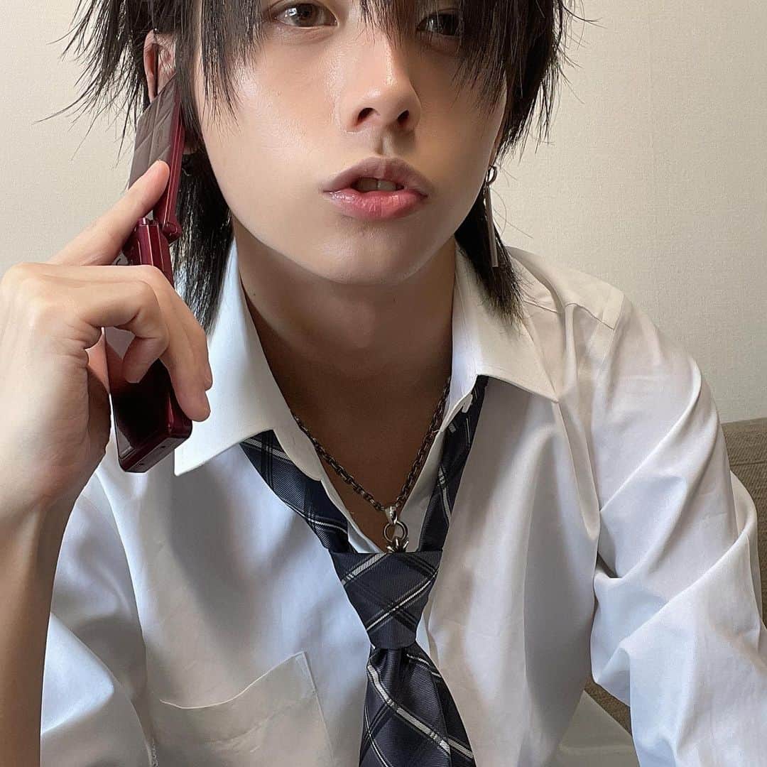 ななし。と申します。さんのインスタグラム写真 - (ななし。と申します。Instagram)「学校から帰ってきてゲームして電話してる人 ...