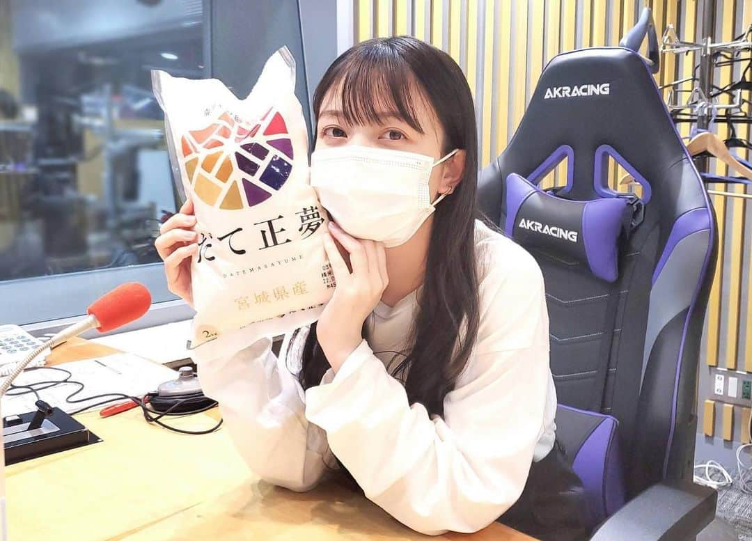 久保史緒里ファンアカウントのインスタグラム：「だて正夢美味しいですよねぇ #乃木坂46 #久保史緒里 #久保ちゃん #久保ちゃん白すぎ可愛すぎ  #久保史緒里さんしか #毎日がkuboshioriday  #乃木坂46ann」