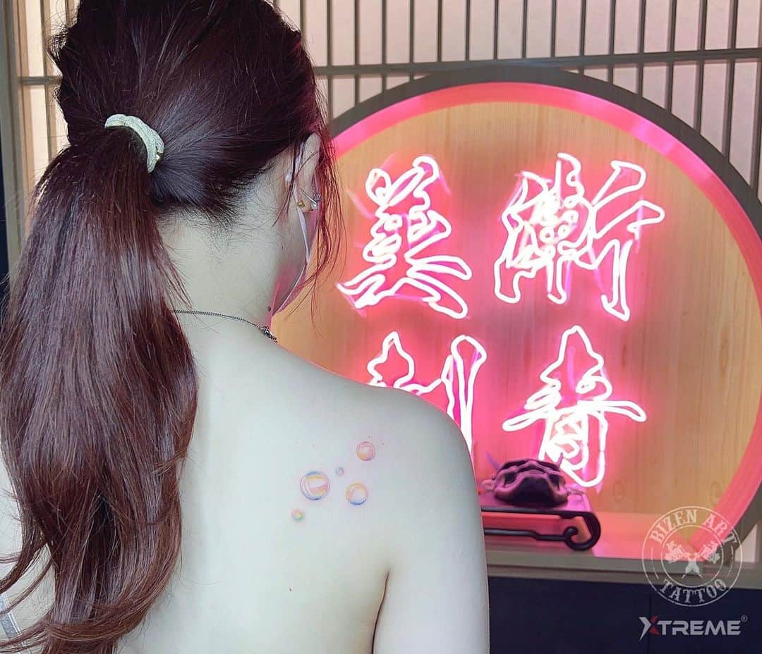 彫師美漸のインスタグラム：「シャボン玉タトゥー 和彫りから繊細なタトゥーまで何でも彫りますよ✌️✨ ・ ・ #刺青 #彫師 #美漸 #彫師美漸 #表参道 #原宿 #原宿タトゥー #タトゥー #東京タトゥー #Bizenarttattoostudio #tokyo #tattoo #art #fashion #bizenart #bizen #문신　#Bizentattoo  #tattooer #tattooist #tattooartist #tattooart #tattoostudio #japanesetattoo」
