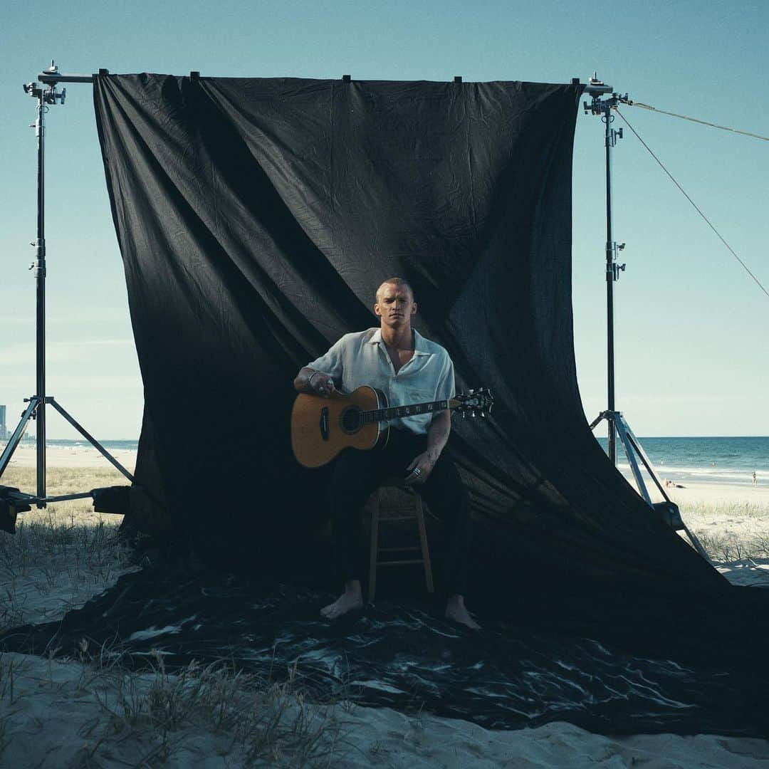 コーディー・シンプソンのインスタグラム：「My new self-titled studio album is out now.  The very fact that I’m swimming professionally means my ability to travel and play live is inhibited, but I hope this’ll do. I have a fair few live sessions to share with you digitally. This album is for all of you who’ve stuck by me and my musical journey. From the early pop days to getting ‘Free’ to the Tide days to now! It’s yours now, let me know where you’re listening from. Oh and comment your favourite track.. keen to hear your thoughts. - Cody」