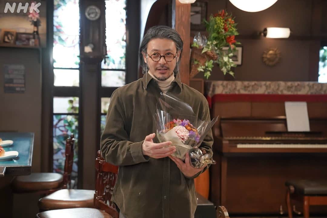 ブギウギさんのインスタグラム写真 - (ブギウギInstagram)「大月錠一郎役、オダギリジョーさん💐 どこにいっても愛されるジョーさん！これからもるいさんと、ディッパーマウスブルースでお幸せに！   #オダギリジョー #朝ドラ #カムカムエヴリバディ #カムカム #思い出カムカム #京都」4月8日 19時54分 - asadora_bk_nhk