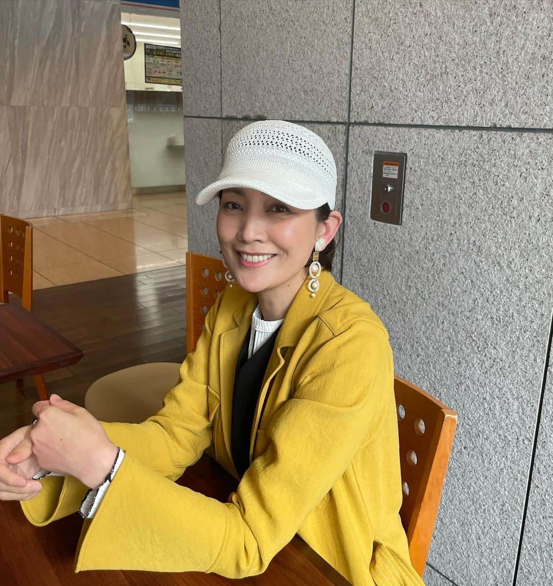 田中美里のインスタグラム：「サーモキャップ。 こちらの方が 編み地がよくわかるかな。  @un_chapeau_net  から購入できます。  #jinnobeatshitecassie  #ジンノビートシテカッシ #帽子 #cap」