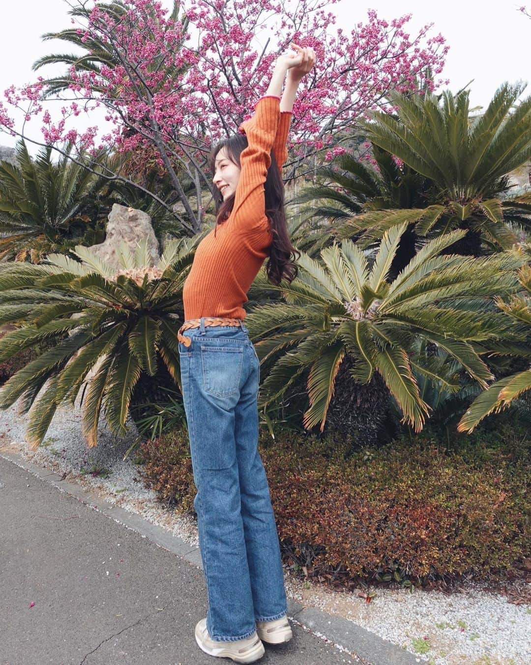 茉莉さんのインスタグラム写真 - (茉莉Instagram)「🌸🌴 . . ちょっとお久しぶりの投稿です。 お花見日和の今日この頃…✨ 暖かくなってきて嬉しいなぁ〜〜！ 皆さんは桜を見に行きましたか？😊🌸 . .」4月8日 21時02分 - mari._xx
