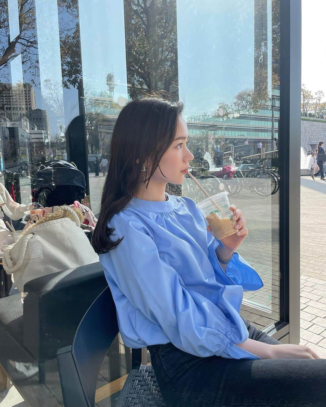 宮所舞のインスタグラム：「先日の #dkr服 🦕🖤 コラボブラウス今日再販致しました。 沢山リクエストありがとうございました✨」