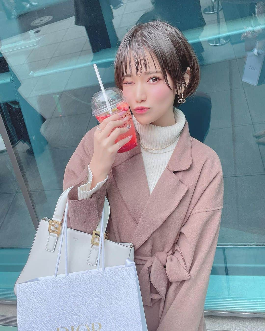 相良ましろさんのインスタグラム写真 - (相良ましろInstagram)「🤍  .  #Dior #diorポップアップストア #ポップアップストア #ディオールコスメ #ホワイトコーデ #ショートカット #snidel #fendi」4月8日 21時53分 - mashiro_sagara