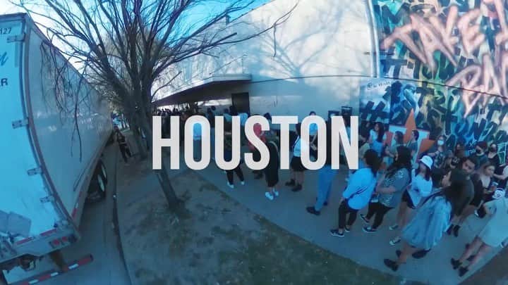 ミスラ・ジン のインスタグラム：「[HOUSTON] 👍👍👍👍👍#epikhighisheretour #epikhigh #houston  📸 video by @bobo.xxndigo」