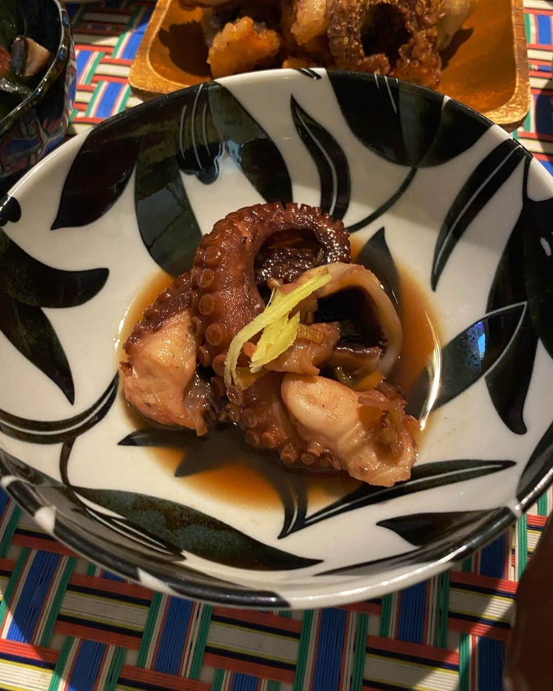 阪本智子さんのインスタグラム写真 - (阪本智子Instagram)「🐙♡  タコさん、 あなた美味しすぎるよ😂💗  幸せおうちごはんでした✨✨  🥢お品書き🥢 ・タコの煮付け ・タコの酢の物 ・タコから ・豆とツナのサラダ ・自然薯のお味噌汁 ・白米 ・いちご  📝タコからのポイント 片栗粉を多めにつけると揚げるときにパチパチしにくいし、サクサクして美味しいですよ🐙🎶  #homedinner #おうちごはんlover #レシピ #簡単レシピ #手料理 #料理好き #タコ #マダコ #タコ料理 #男の子ママ #阪本智子」4月9日 7時58分 - tomoko_sakamoto423