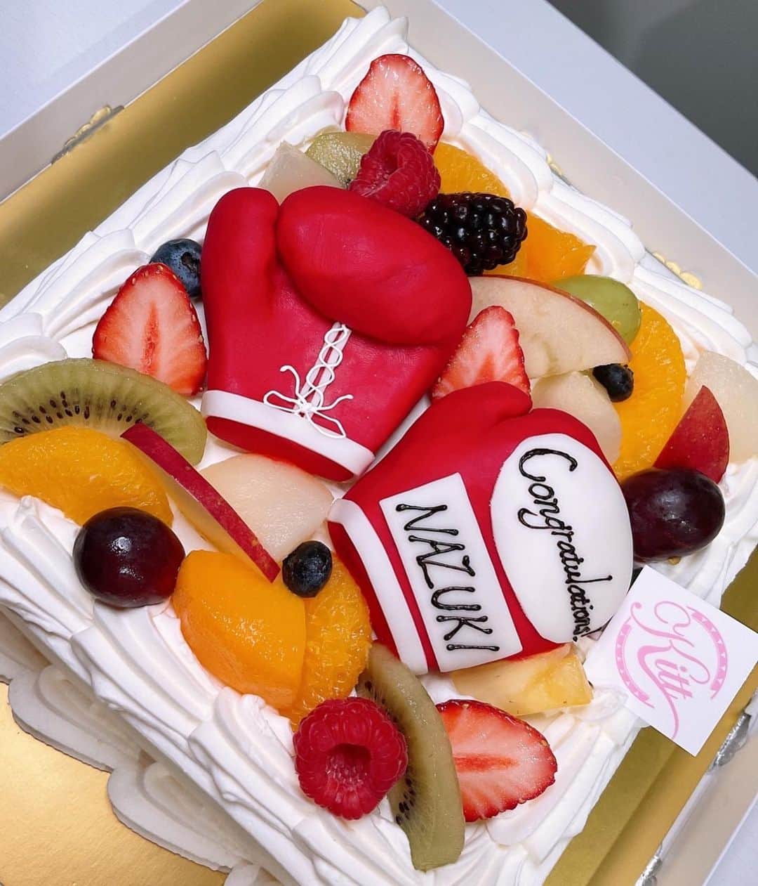 渡辺美奈代さんのインスタグラム写真 - (渡辺美奈代Instagram)「入学おめでとうケーキ  #おめでとう㊗️ #グローブ🥊 #入学おめでとう」4月8日 23時49分 - watanabe_minayo