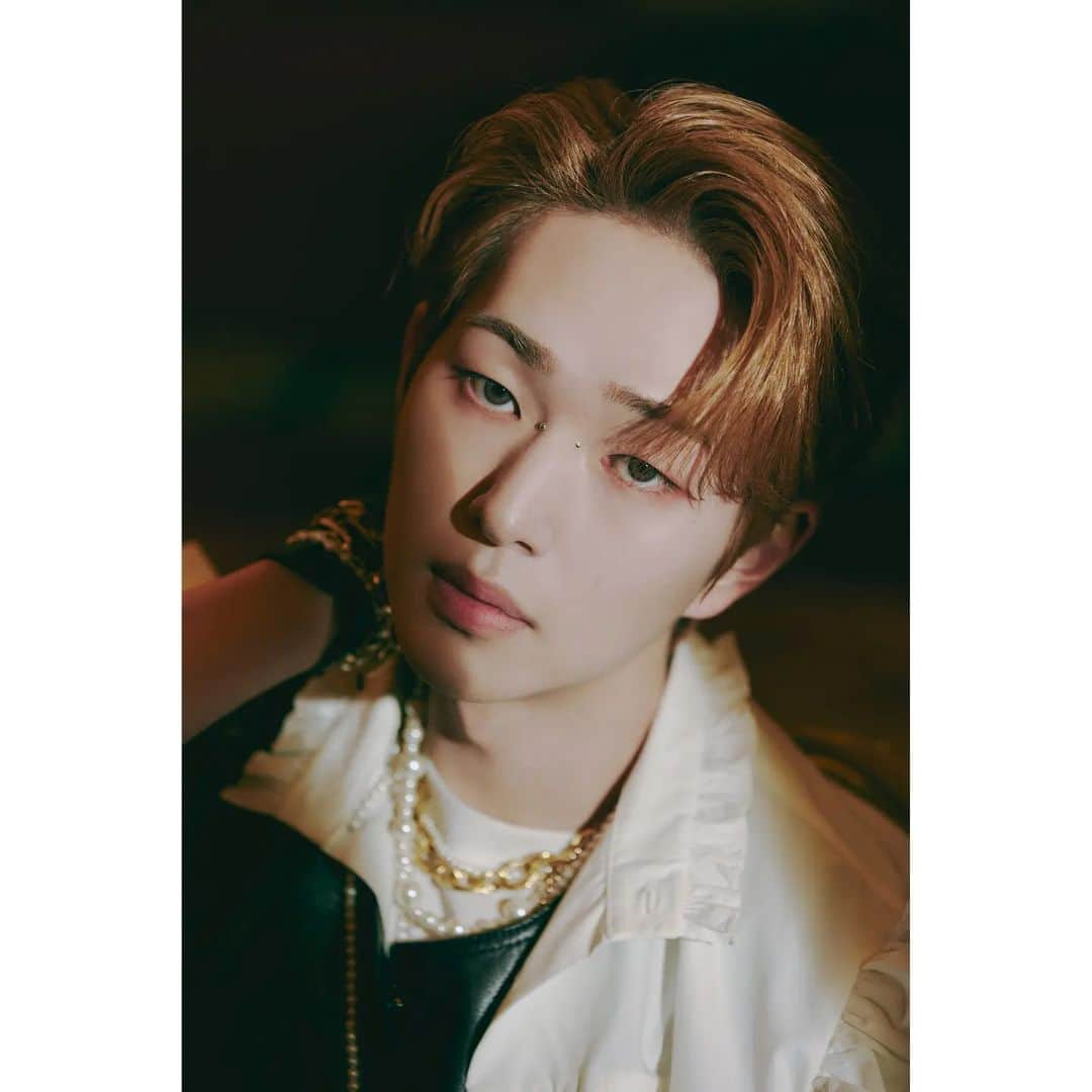 SMエンターテインメントさんのインスタグラム写真 - (SMエンターテインメントInstagram)「ONEW The 2nd Mini Album 'DICE'  M/V Still Images  ➫ 2022.04.11 6PM (KST)  #ONEW #온유 @dlstmxkakwldrl #SHINee #샤이니 @shinee #DICE #ONEW_DICE」4月9日 0時02分 - smtown