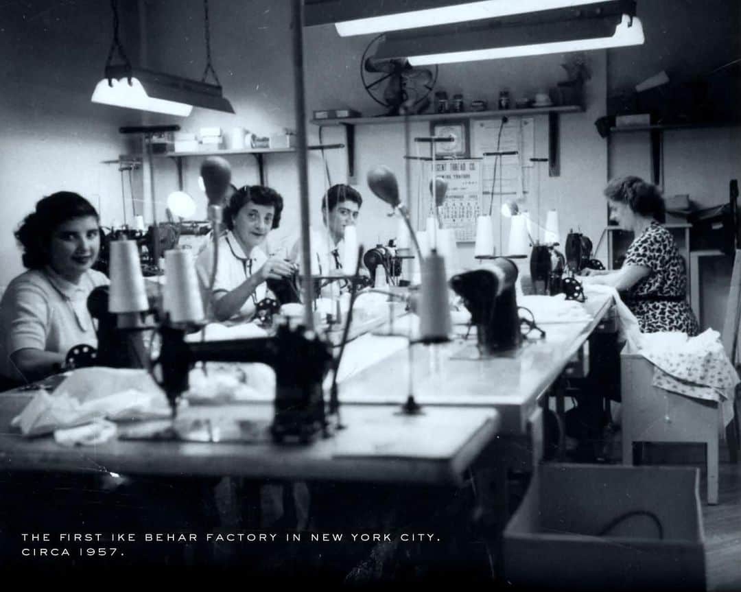アイクベーハーさんのインスタグラム写真 - (アイクベーハーInstagram)「Ike Behar New York City is now open at 400 Madison Avenue… just a few blocks from Ike Behar’s first factory opened in 1957. . . . . #ikebeharnewyork #ikebeharstyle #nyc #shopnyc #madisonavenue」4月9日 1時23分 - ikebehar