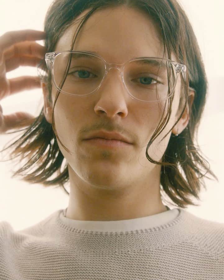 JINSのインスタグラム：「Harrison in our Airframe Slim Vivid U162 frames. Explore more Airframe styles online.  Video: @eliasparise Styling: @christophertsmiths HMU: @ayaka_nihei  Thank you: @harrison.chandon @dreamlandagency」