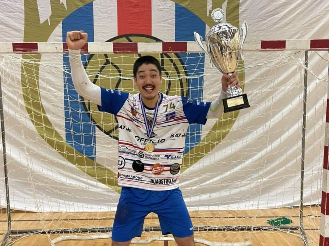 笠原謙哉さんのインスタグラム写真 - (笠原謙哉Instagram)「最終戦に勝って優勝しました🏆️  レギュラーシーズンで1位というのは人生で2回目だったと思います。  どんなリーグであっても1シーズンをメンタル、フィジカルのコンディション整えて、ウォームアップして試合してチャンピオンになるということは難しくそれゆえ凄く価値があるものだと再認識しました。」4月9日 9時49分 - kenya_kasahara_handball