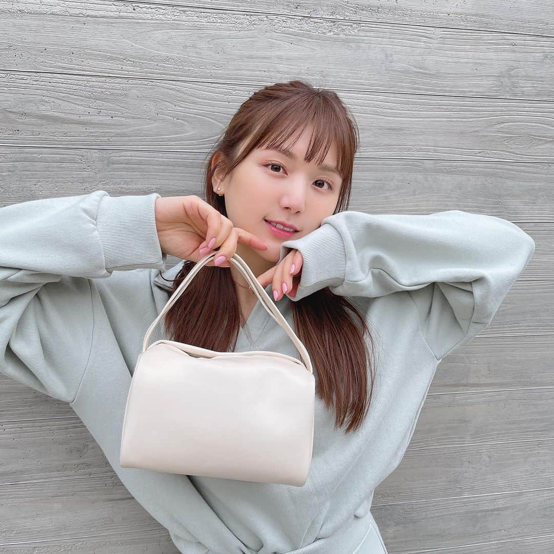 ひよんのインスタグラム：「💚💚  上着なしでもよくて幸せ☺️🌸 ミント色のセットアップが春らしい🌷 きゃわ❤️  #ひよん #ひよん服 #コーデ #春服 #春コーデ #9unq #クアンク」