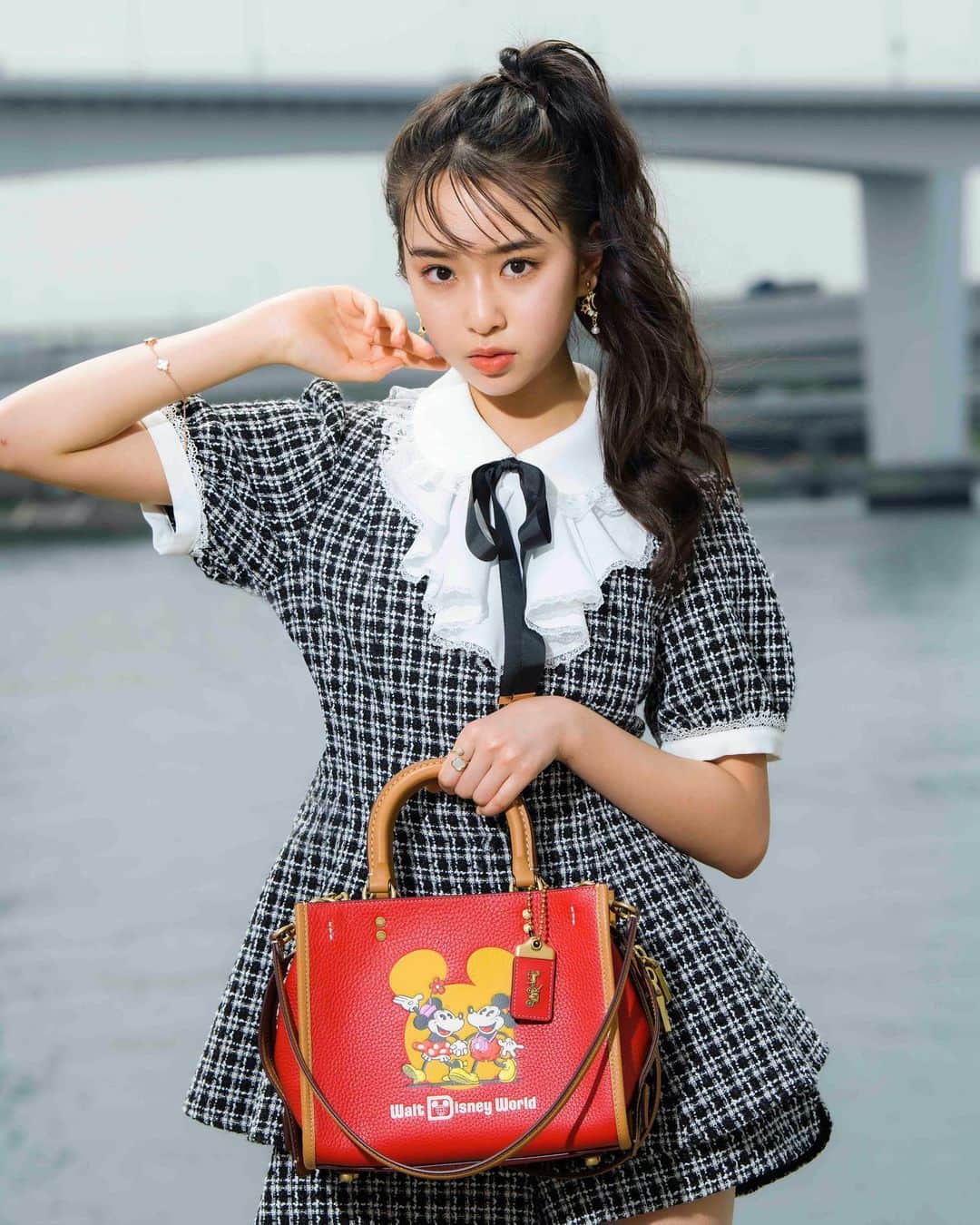藤岡舞衣のインスタグラム：「𓂃𓈒𓏸︎︎︎︎ ❤︎ ⁡ Let's travel around the world with Mickey and Minnie!!❤️ ⁡ @Coach #CoachNY #DisneyxCoach #DisneyWorld50 #藤岡舞衣 #maifujioka#fashion#08#model」