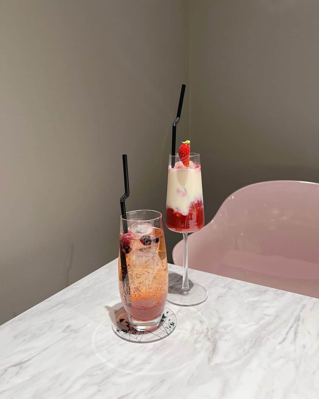 のインスタグラム：「可愛い飲み物ひさびさ飲んだ🤭🤍  #fruta& #cafe #表参道カフェ #カフェ」