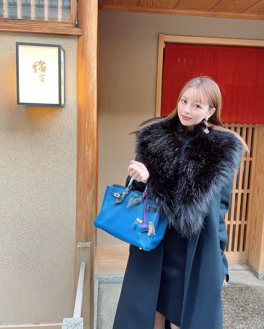 YURIのインスタグラム：「𓌉◯𓇋 Ogata  This’s one of my favorite Japanese restaurants🇯🇵 I'm glad I was able to go to the blowfish season🐡♡ 、 、 、 ふぐが氷の玉の中に入ってるの！ 味はもちろんだけど、パフォーマンスもすごいから何度も行きたくなる😚 、 、 、 #japanesefood #japanesegirl #kyotojapan #kyotofood #wasyoku #blowfish #日本食 #緒方 #京都ディナー」