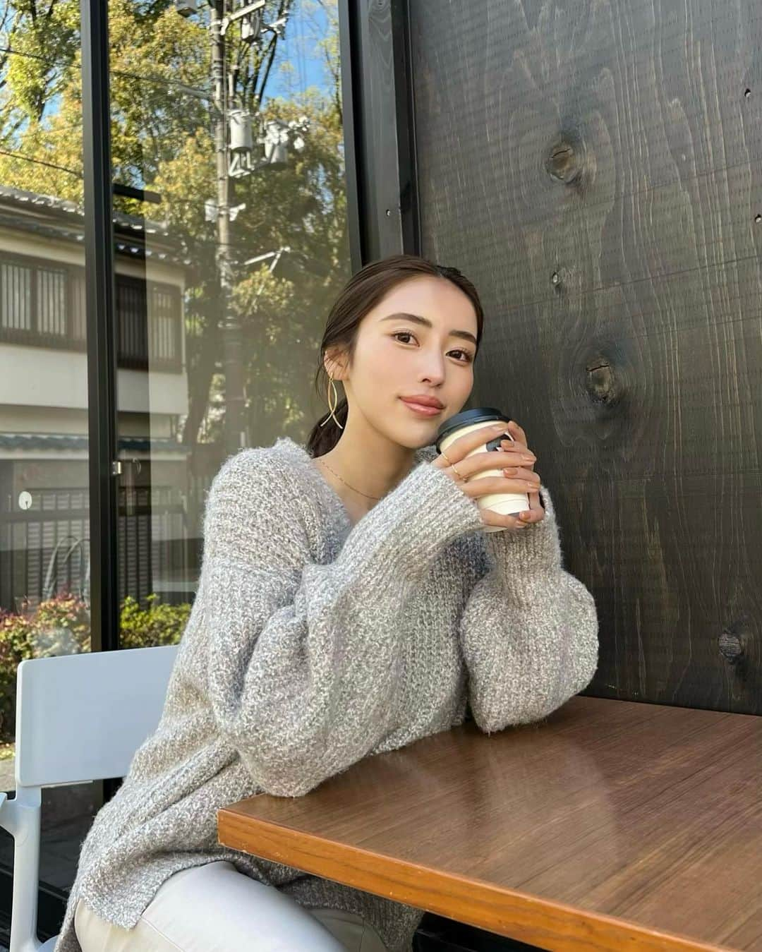 MANAMIのインスタグラム：「. ☕️🖤」