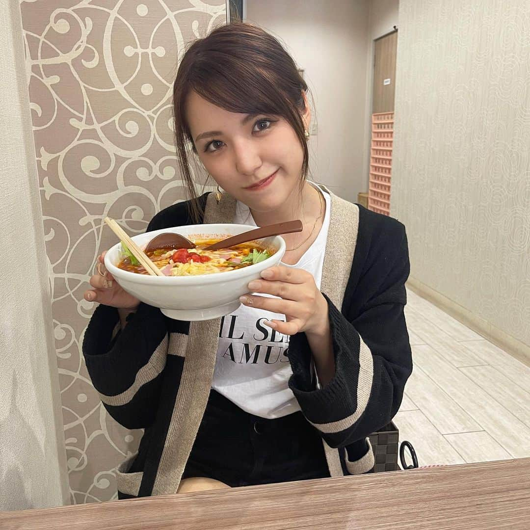 北川美麗さんのインスタグラム写真 - (北川美麗Instagram)「#きたパン です！  今日は朝からラーメン2軒はしごしました🍜 トマトラーメンと豚骨ラーメンめちゃくちゃ美味しかった🤤🔥  #ラーメン #RQ #タレント #プラチナムプロダクション #WinG #チョコプラ大好き #育ててください #フォローしてください」4月9日 20時38分 - mirei_kitagawa